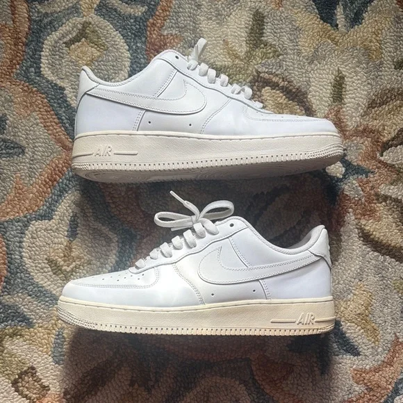 Nike Air Force 1 Low Triple White - Picture 1 of 4